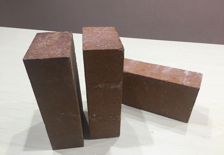 Magnesia refractory bricks