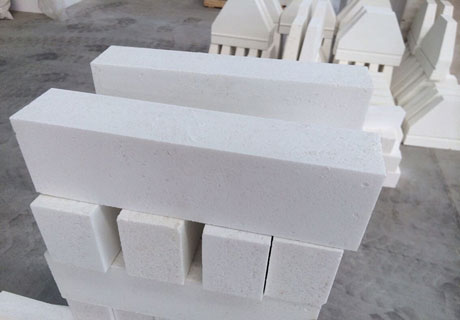 Corundum refractory bricks