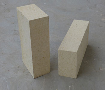 High alumina refractory brick