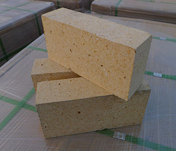 High alumina refractory bricks